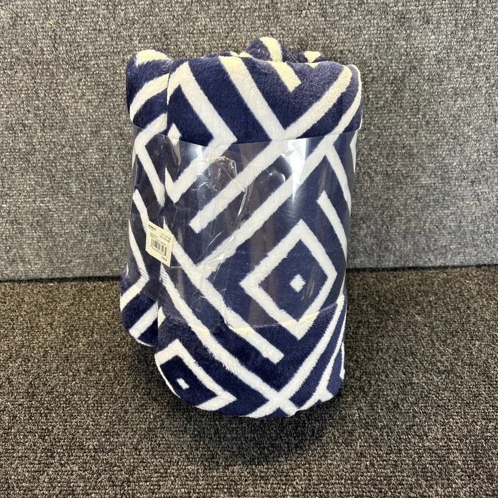 The Big One~Oversized/Super Soft Plush Throw~5ft X 6ft~Blue & White Chevron